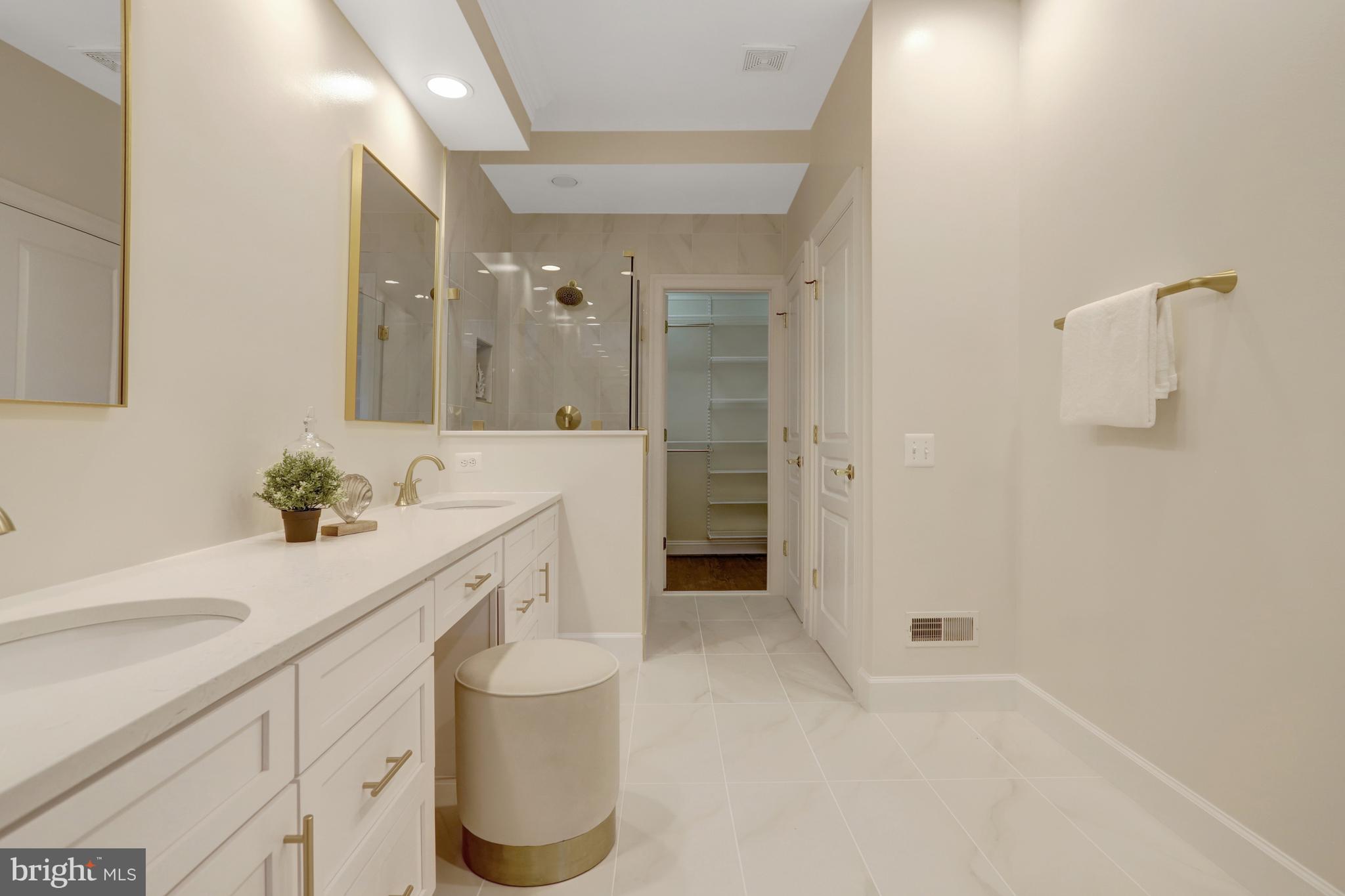 5252 WINTER VIEW DRIVE