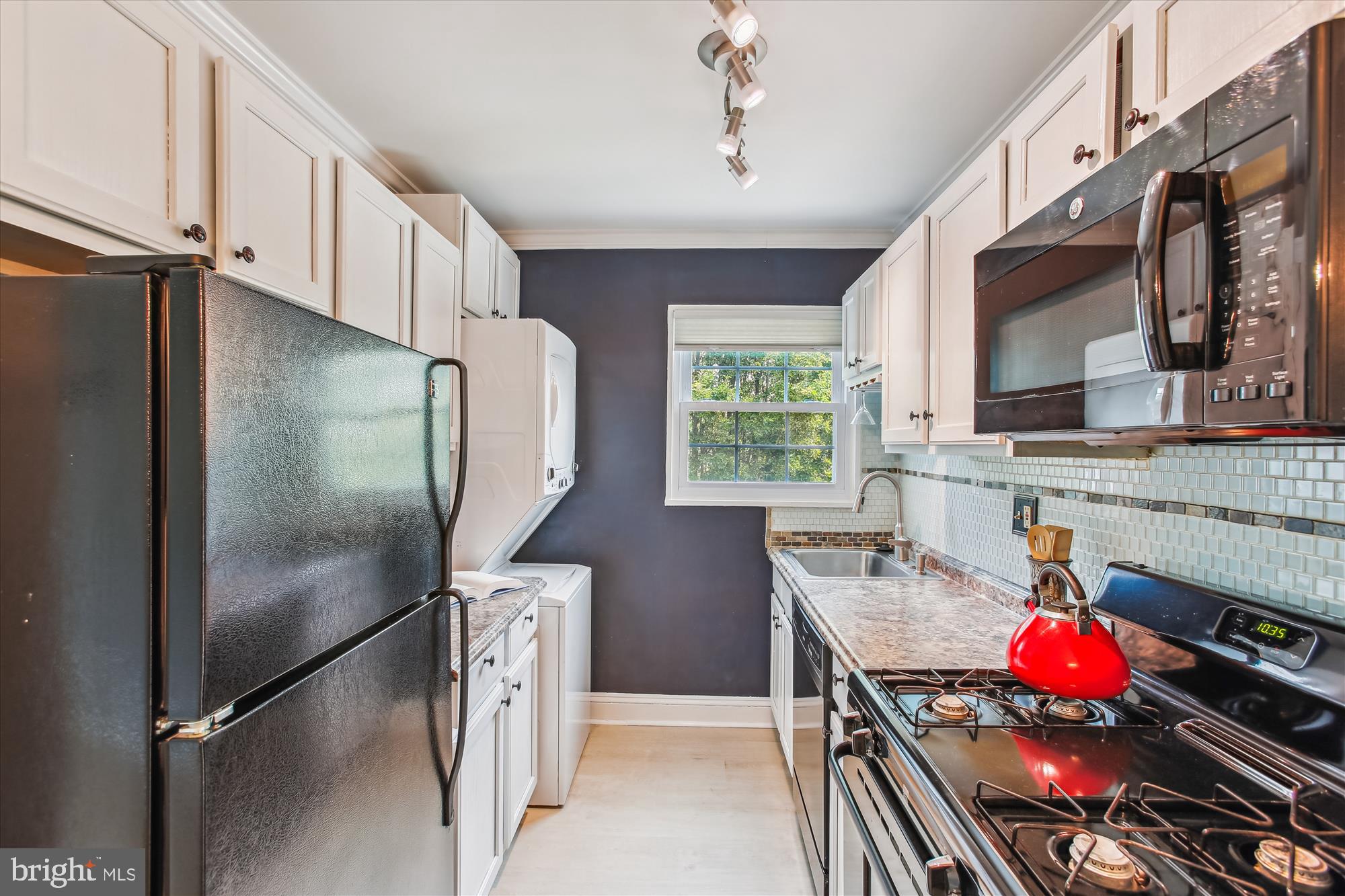 2237 FARRINGTON AVENUE 301