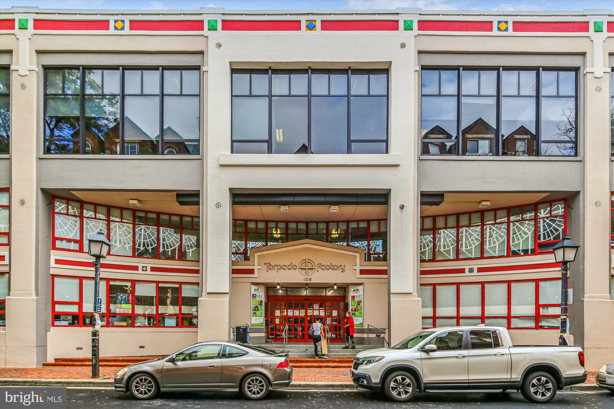 2237 FARRINGTON AVENUE 301