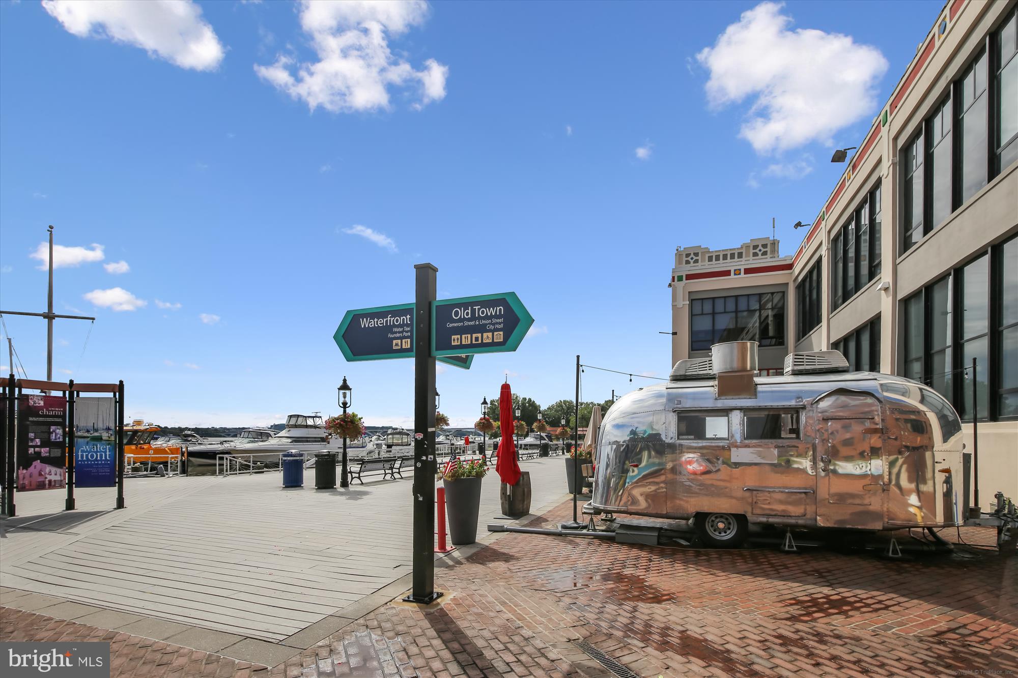 2237 FARRINGTON AVENUE 301