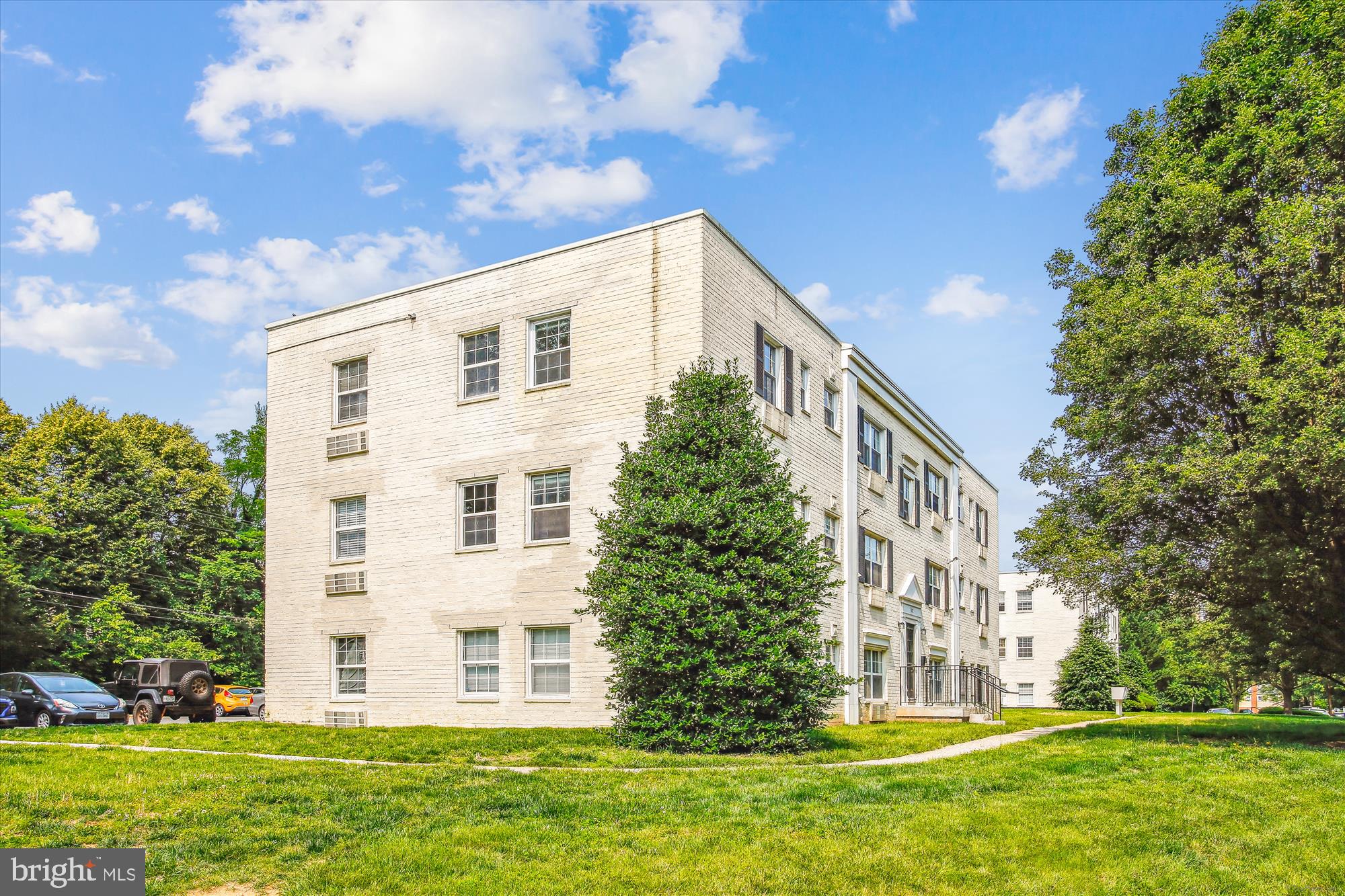 2237 FARRINGTON AVENUE 301