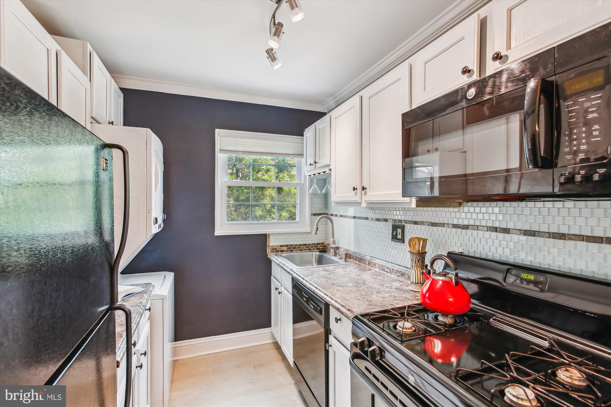 2237 FARRINGTON AVENUE 301