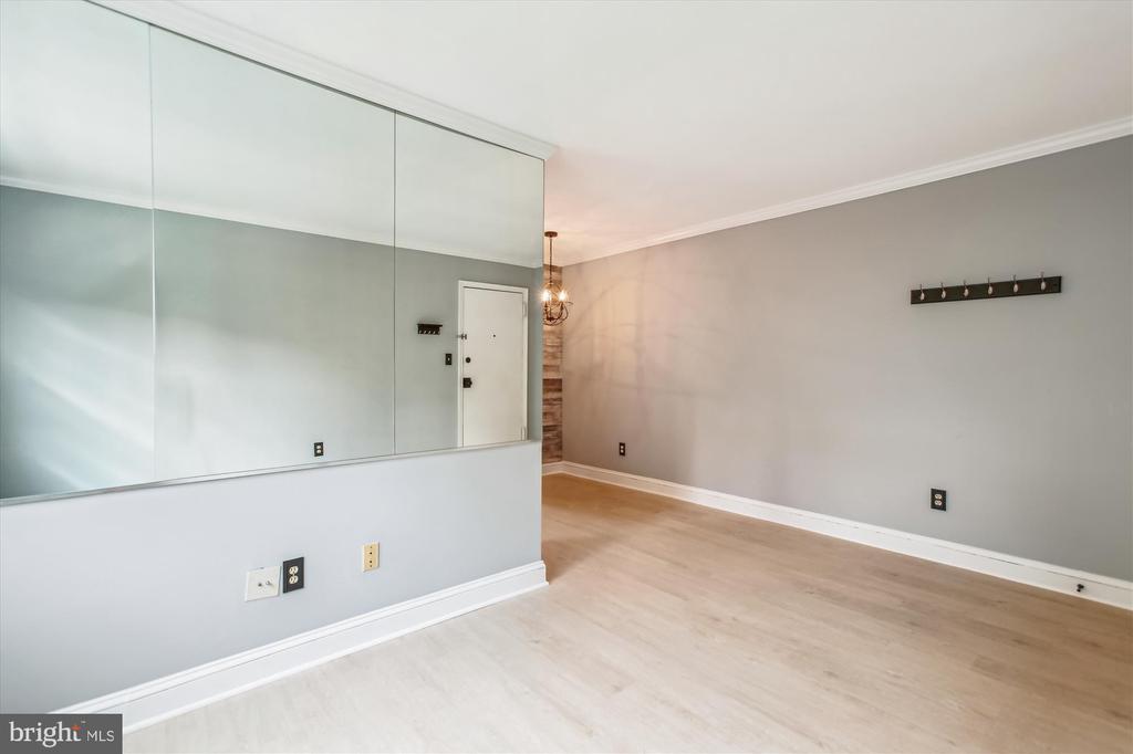 2237 FARRINGTON AVENUE 301