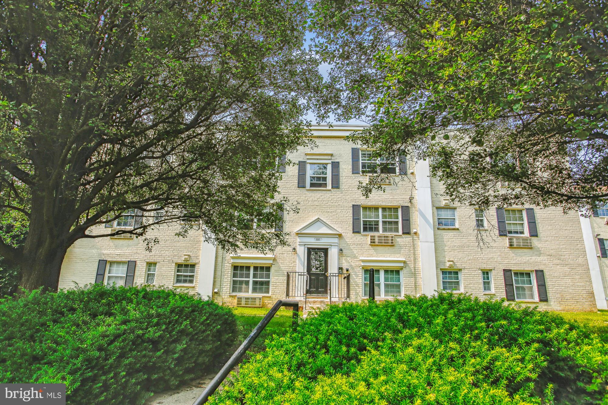 2237 FARRINGTON AVENUE 301