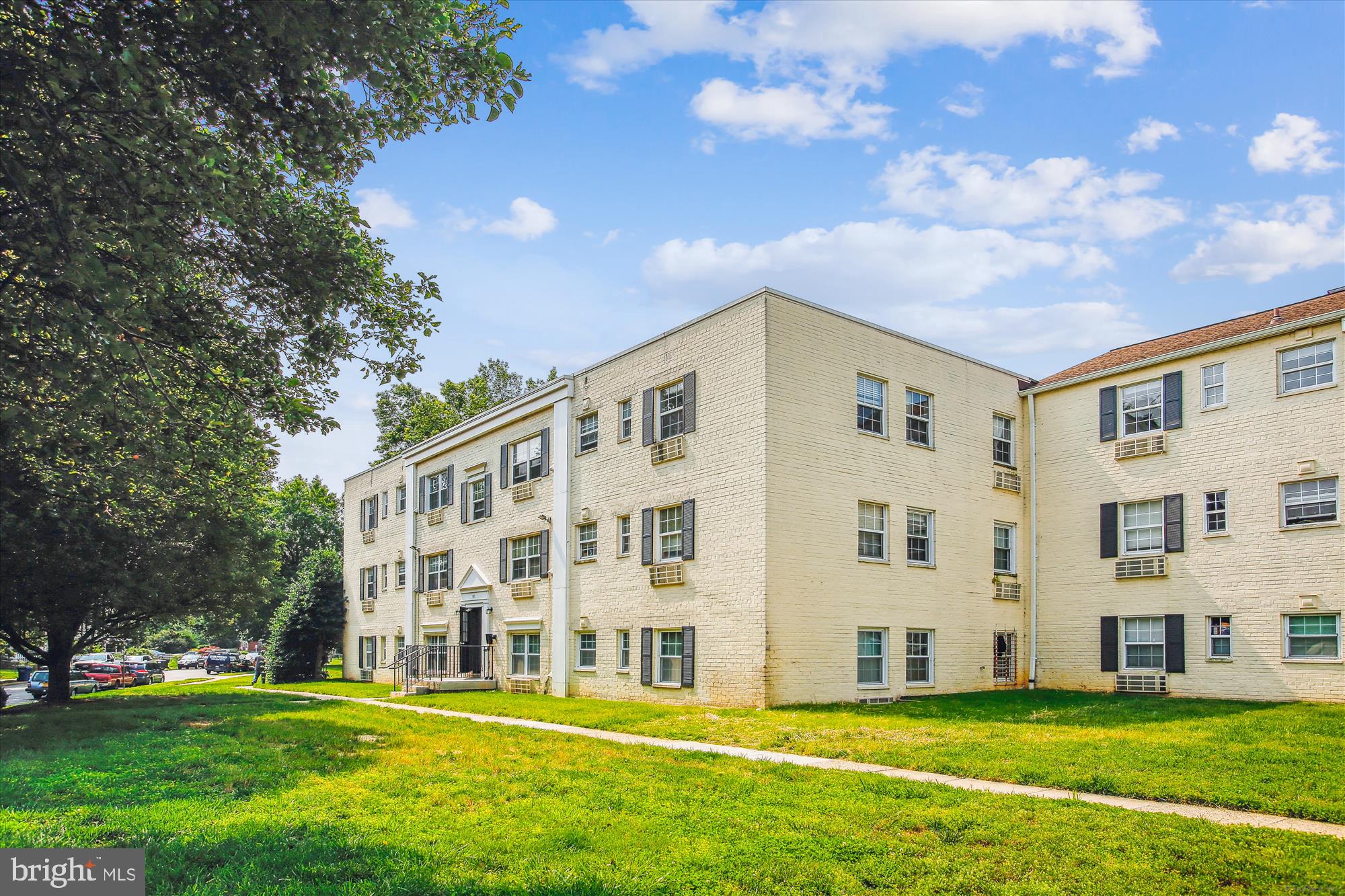 2237 FARRINGTON AVENUE 301