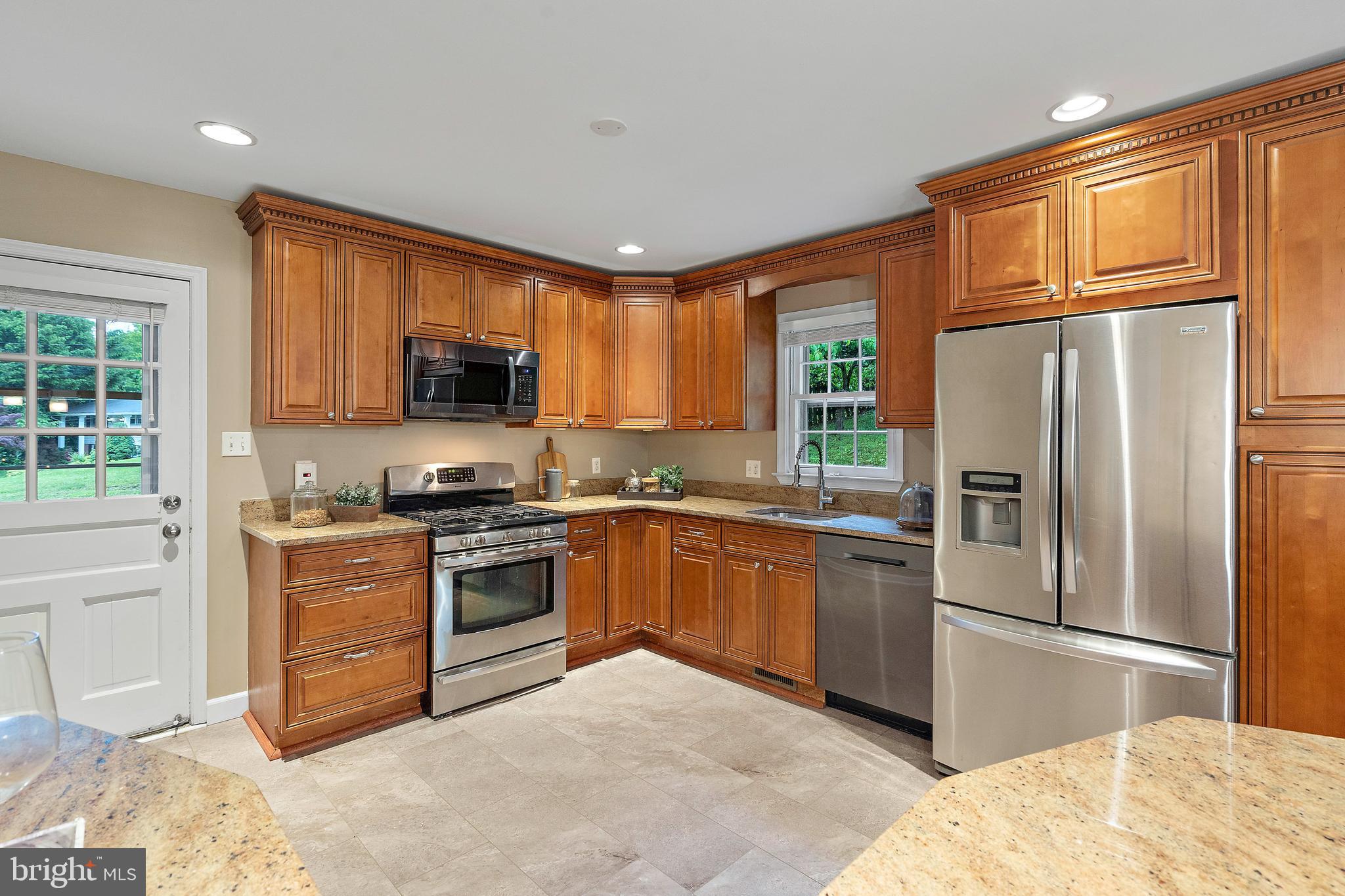 6218 THORNWOOD DRIVE