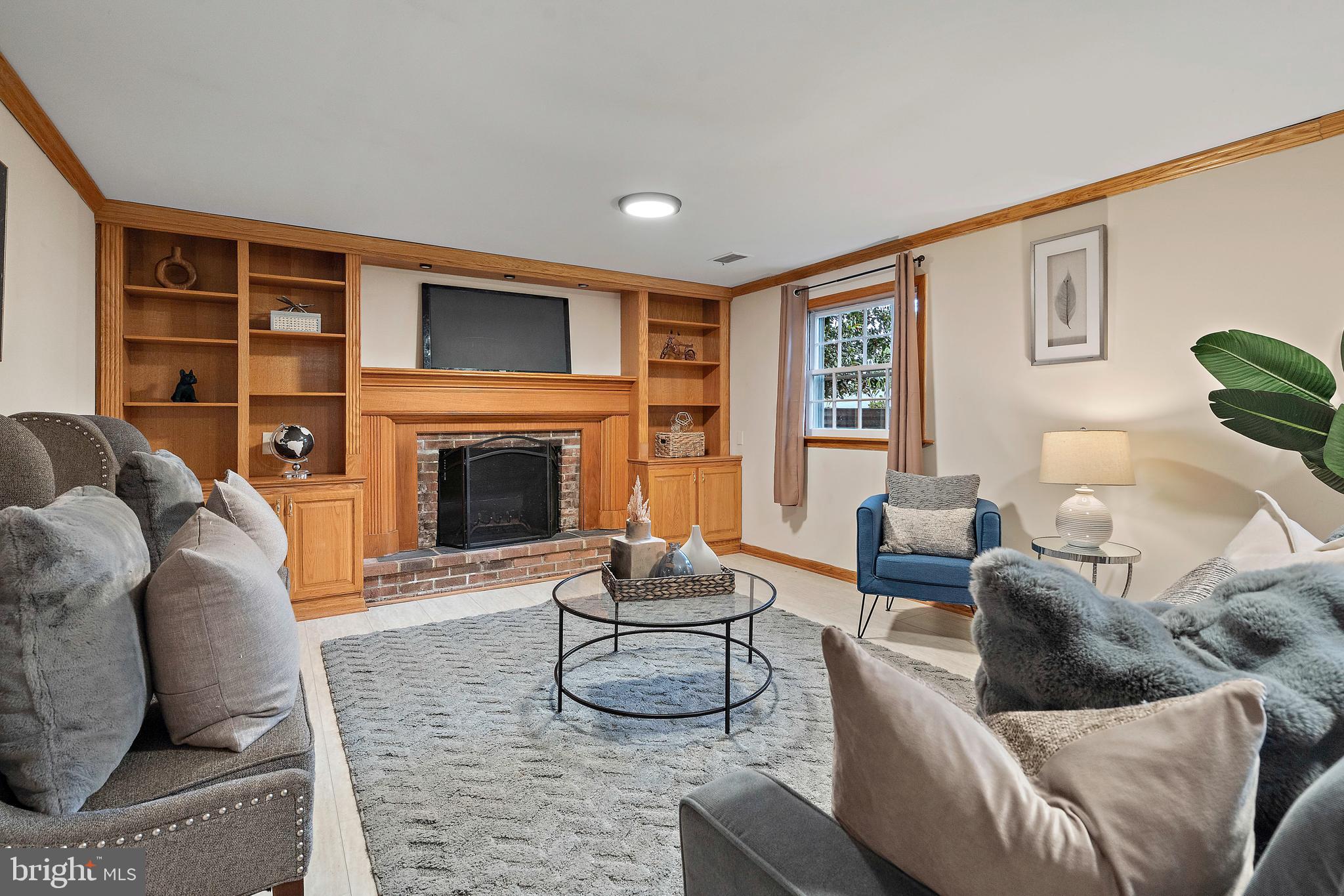 6218 THORNWOOD DRIVE