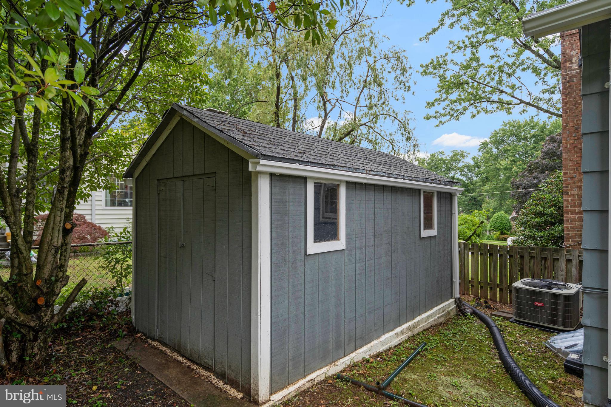 6218 THORNWOOD DRIVE