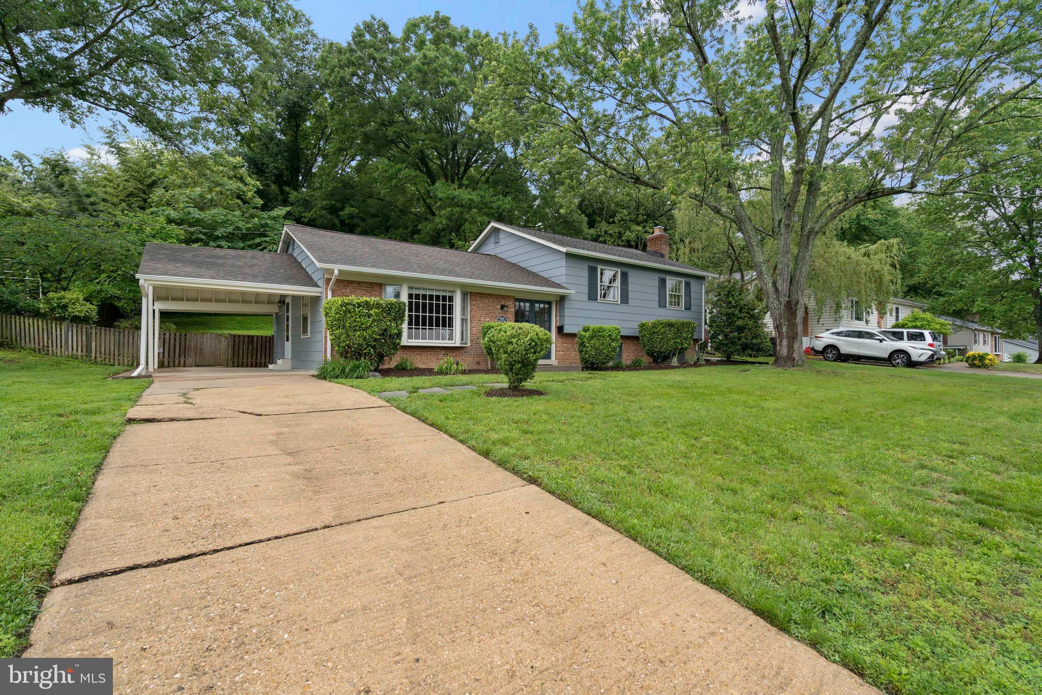 6218 THORNWOOD DRIVE