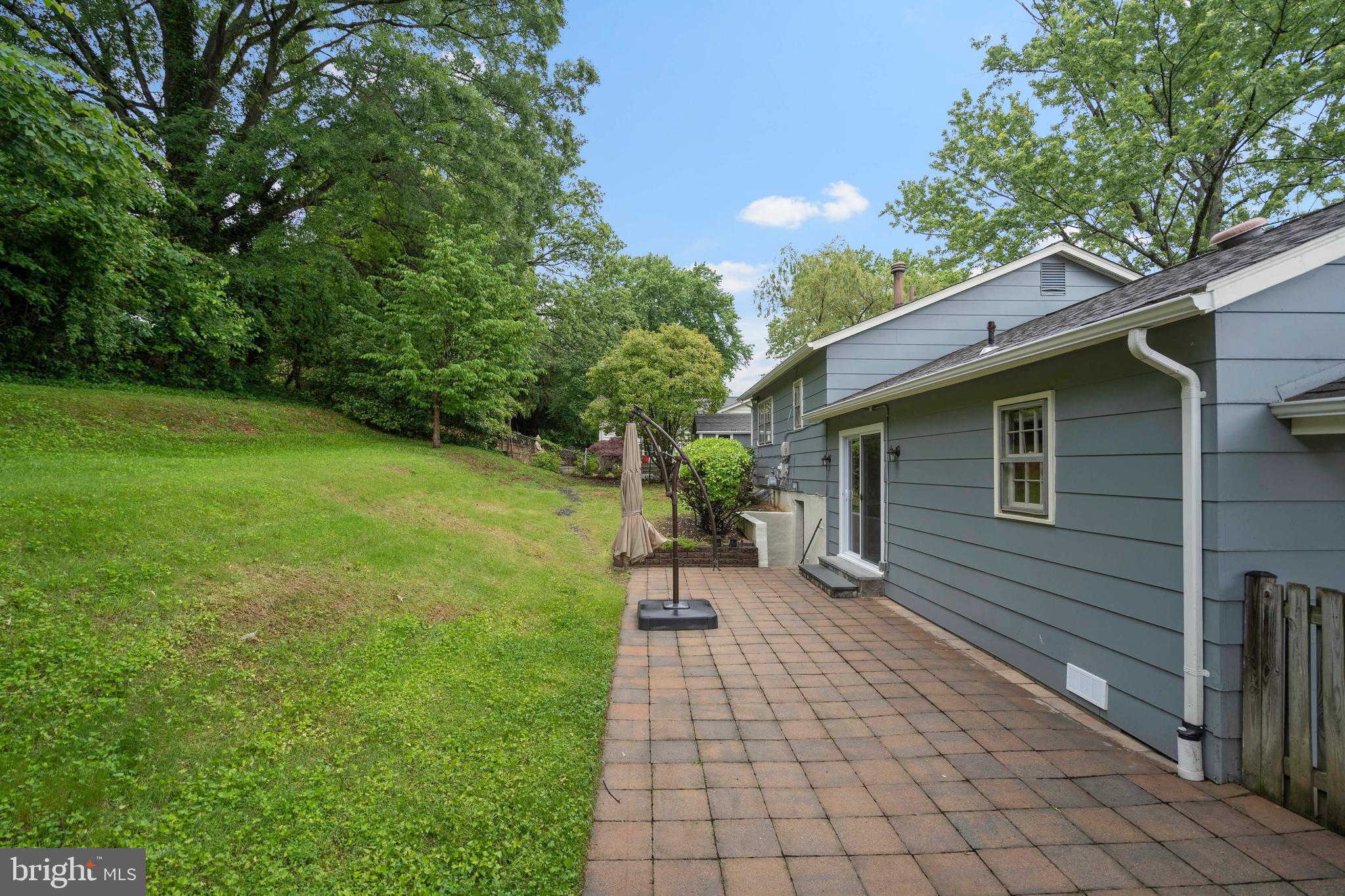 6218 THORNWOOD DRIVE