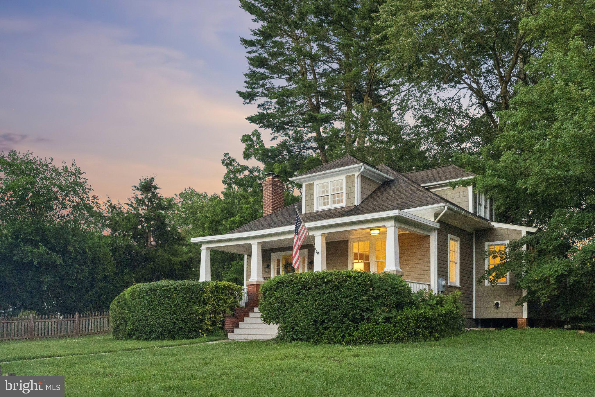 8201 FORT HUNT ROAD