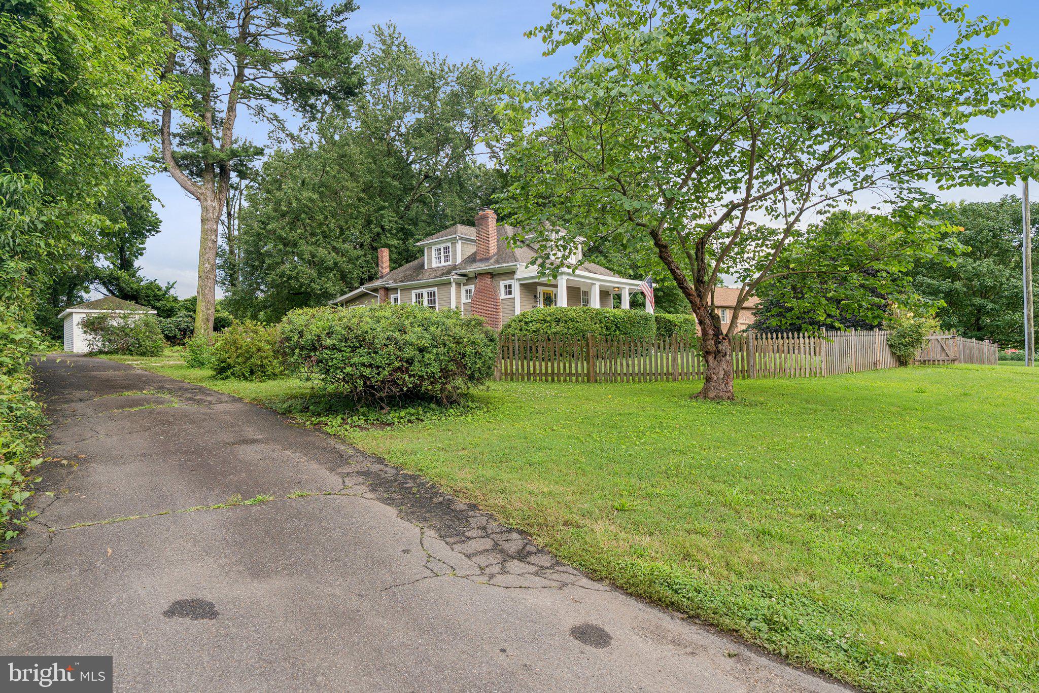 8201 FORT HUNT ROAD