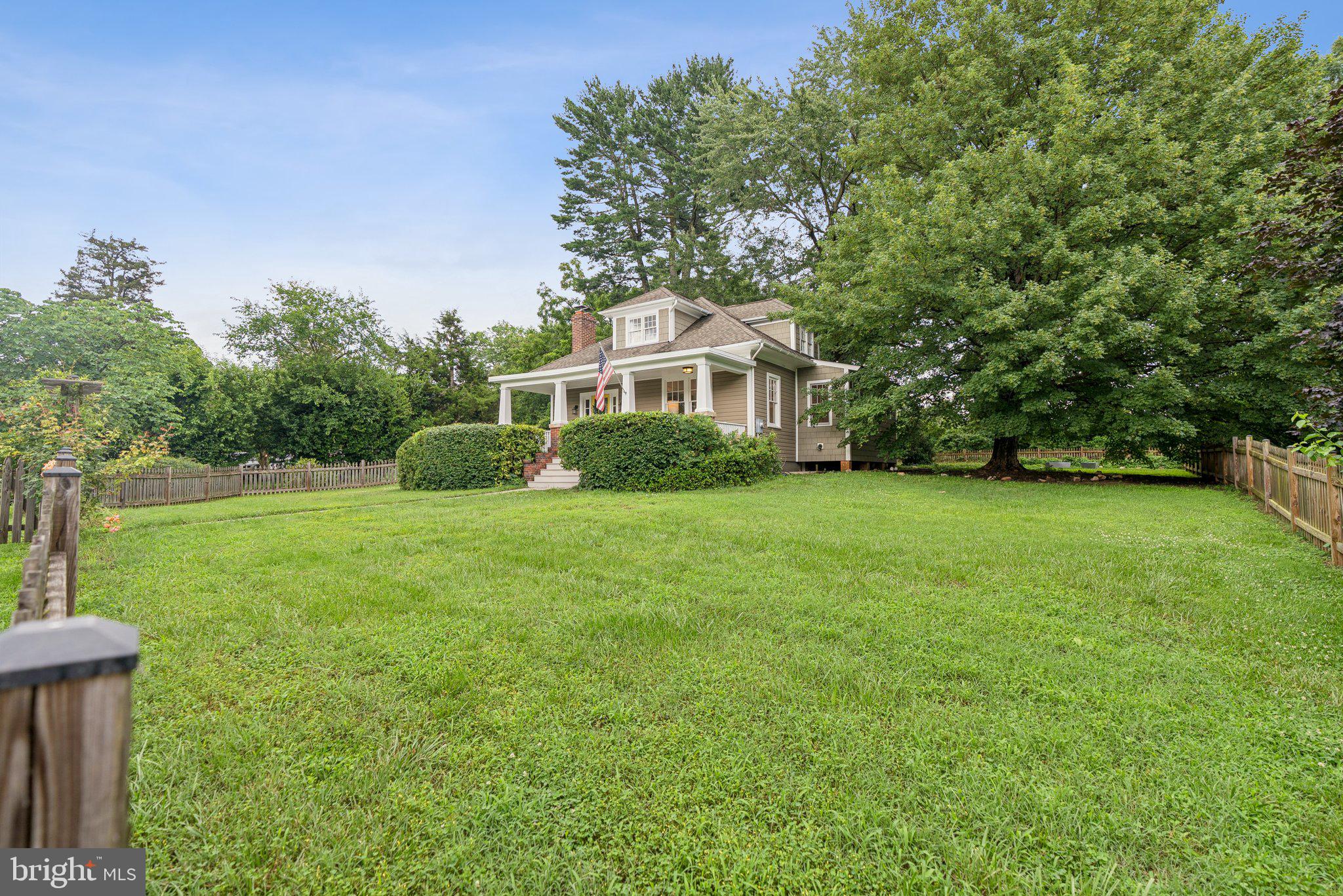 8201 FORT HUNT ROAD