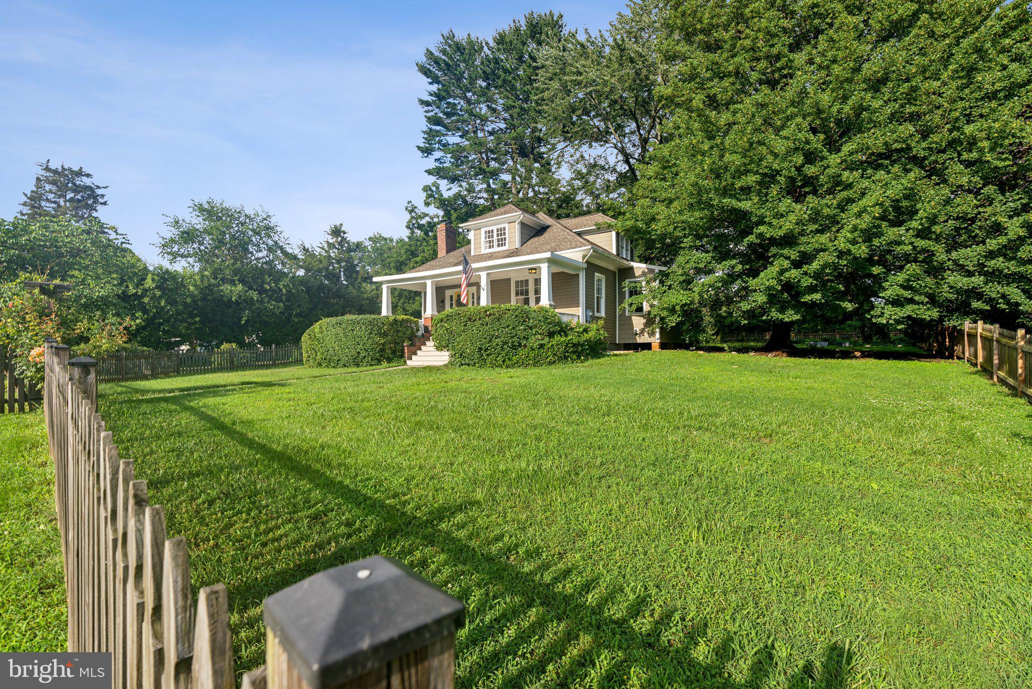 8201 FORT HUNT ROAD