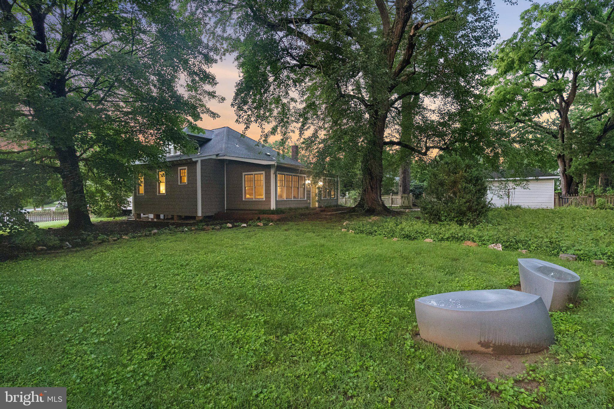 8201 FORT HUNT ROAD