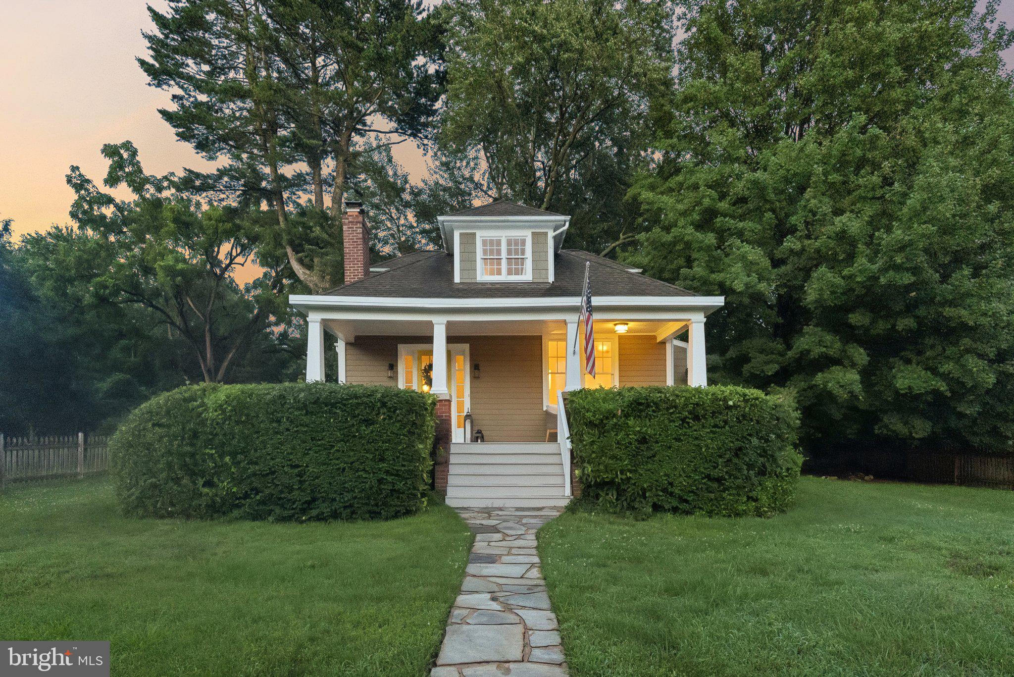8201 FORT HUNT ROAD