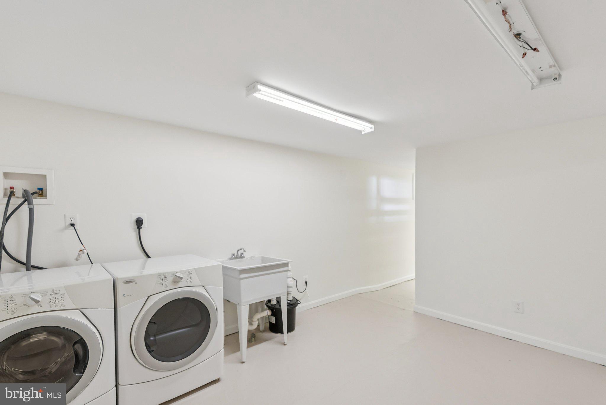 8201 FORT HUNT ROAD