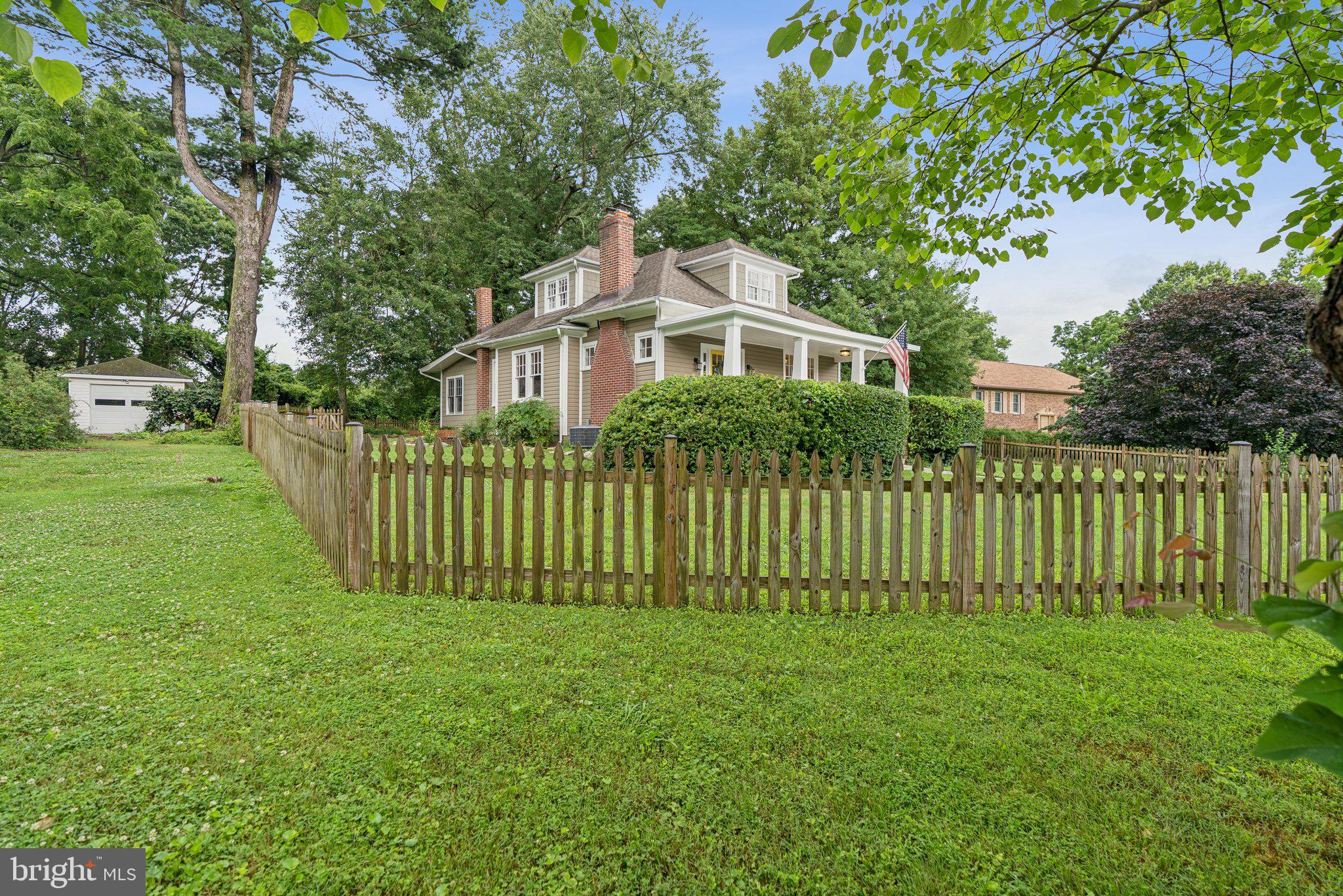 8201 FORT HUNT ROAD
