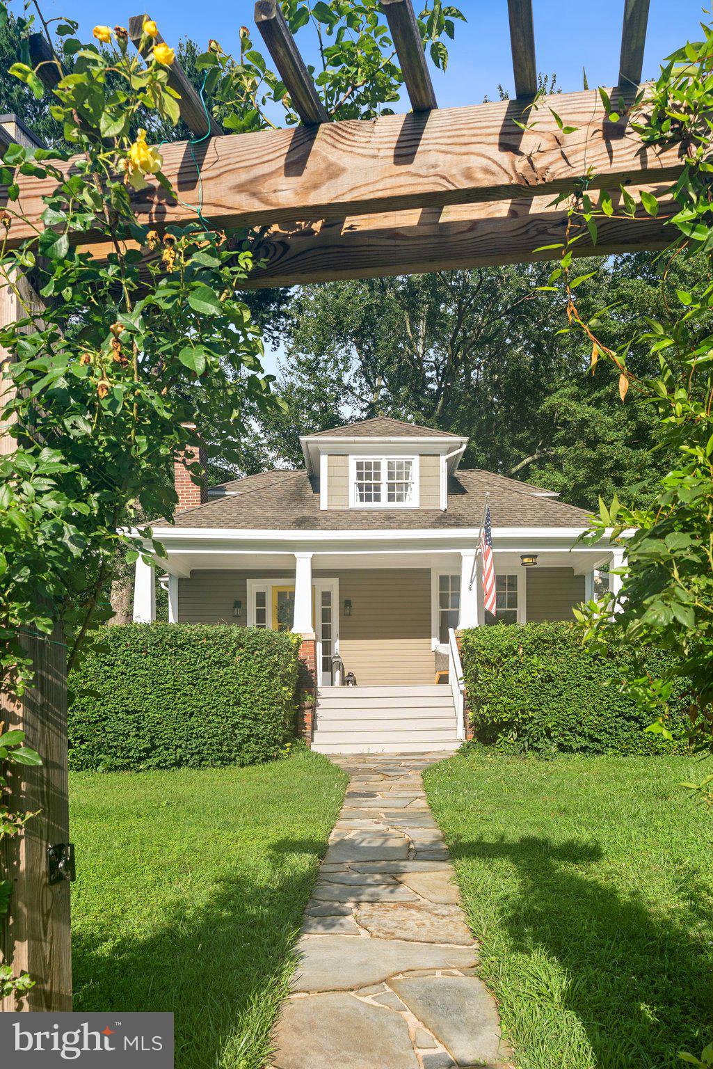 8201 FORT HUNT ROAD