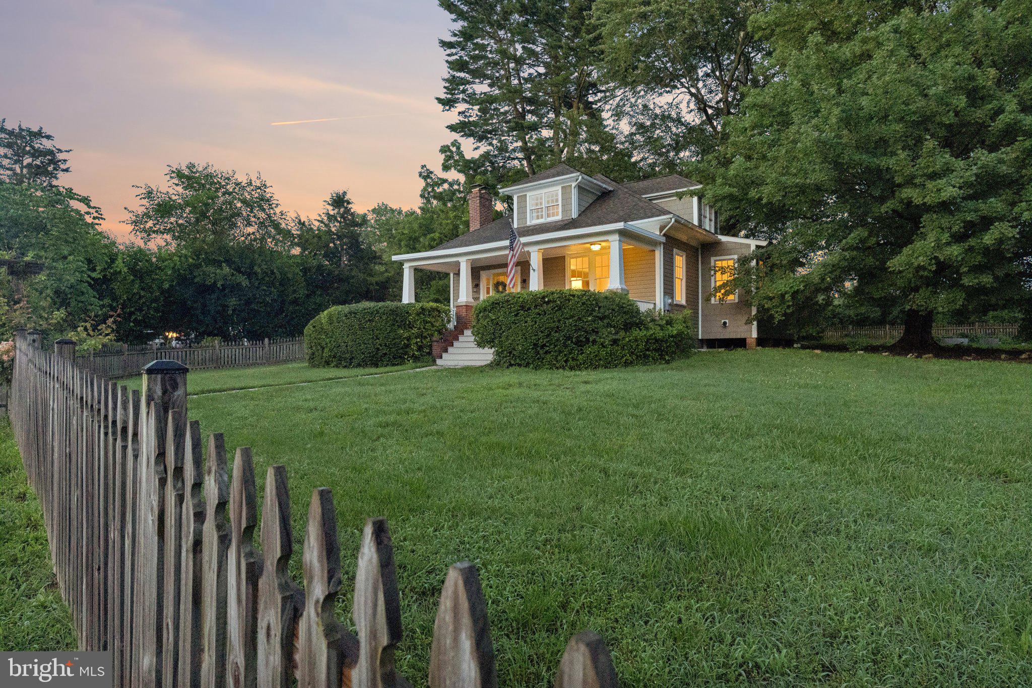 8201 FORT HUNT ROAD