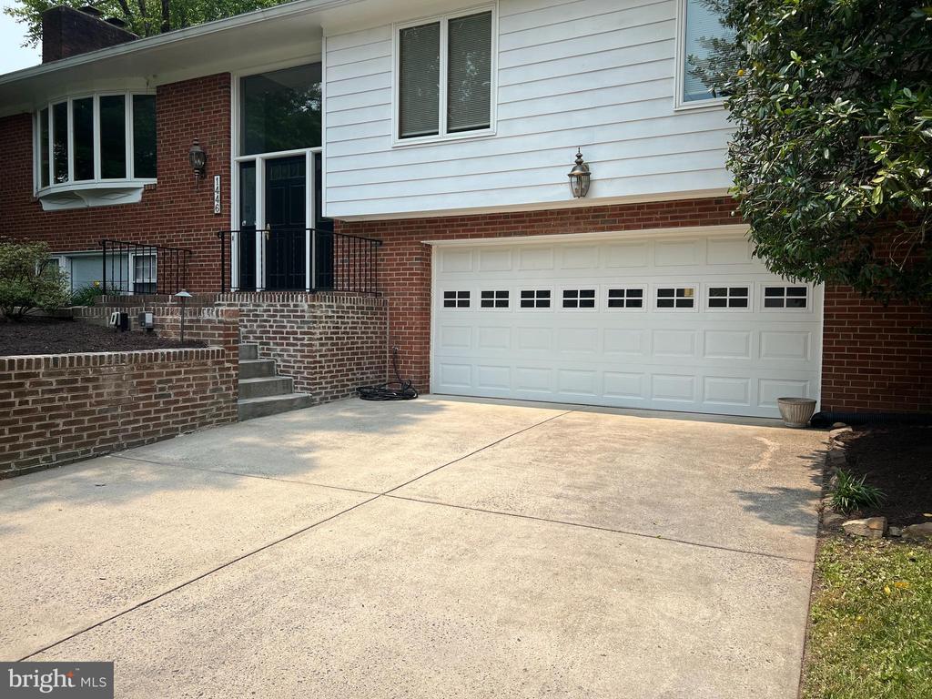 1446 COLLEEN LANE