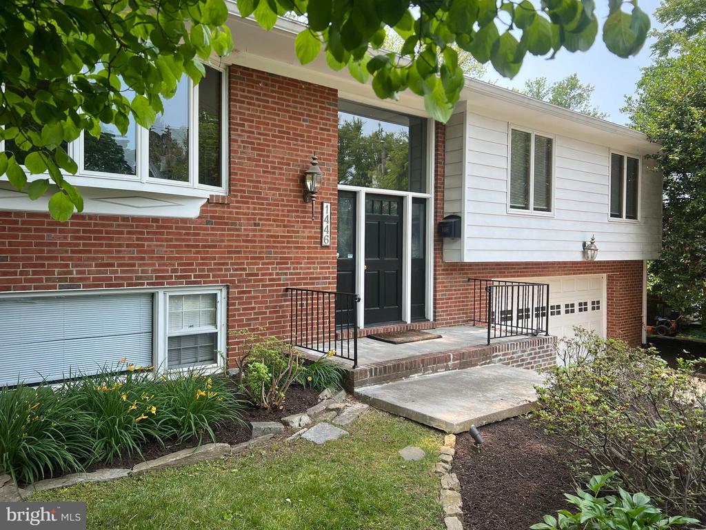 1446 COLLEEN LANE