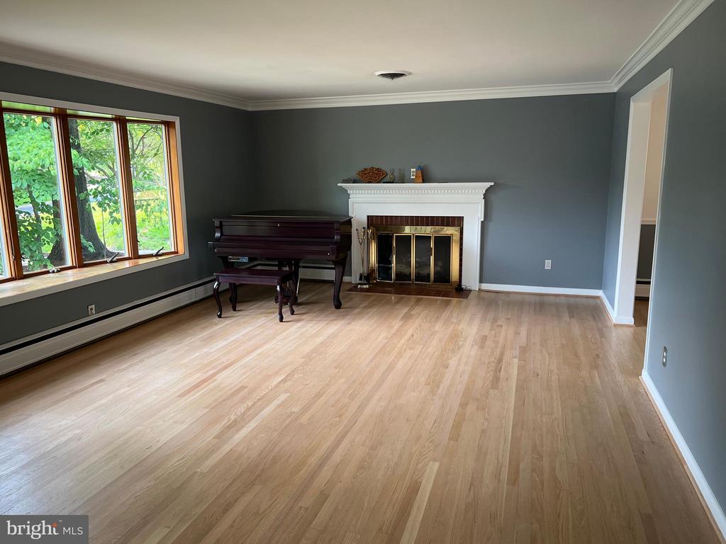 1446 COLLEEN LANE