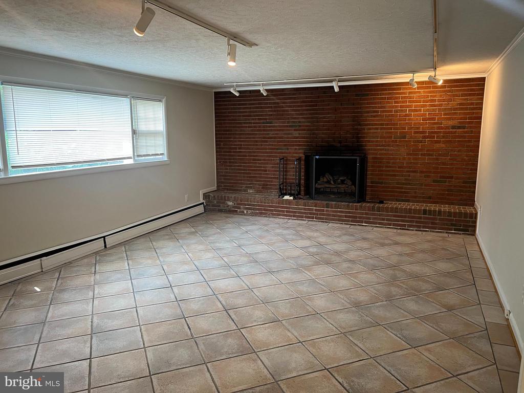 1446 COLLEEN LANE