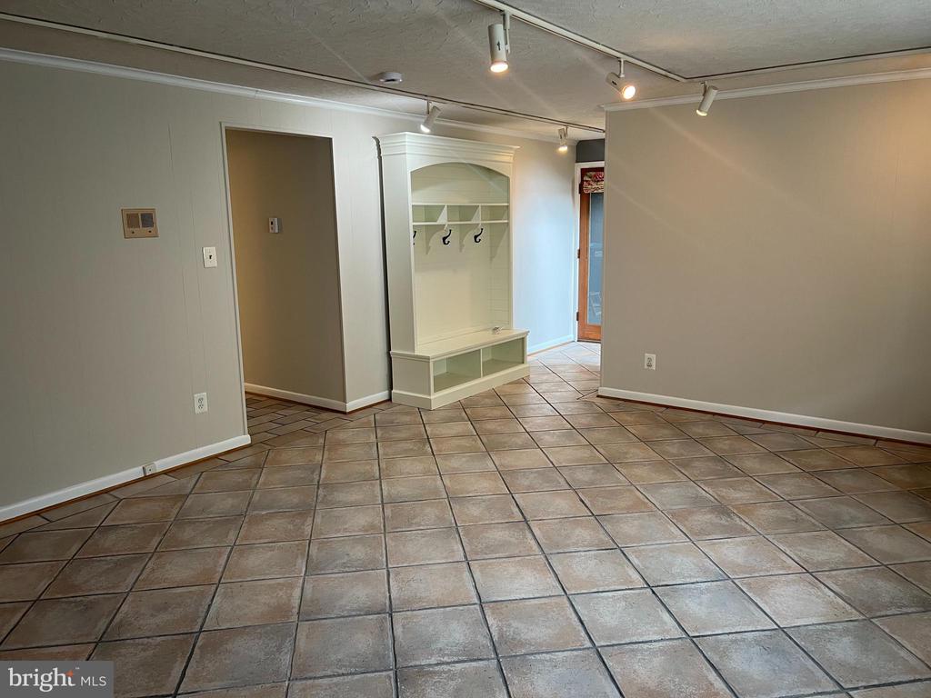1446 COLLEEN LANE