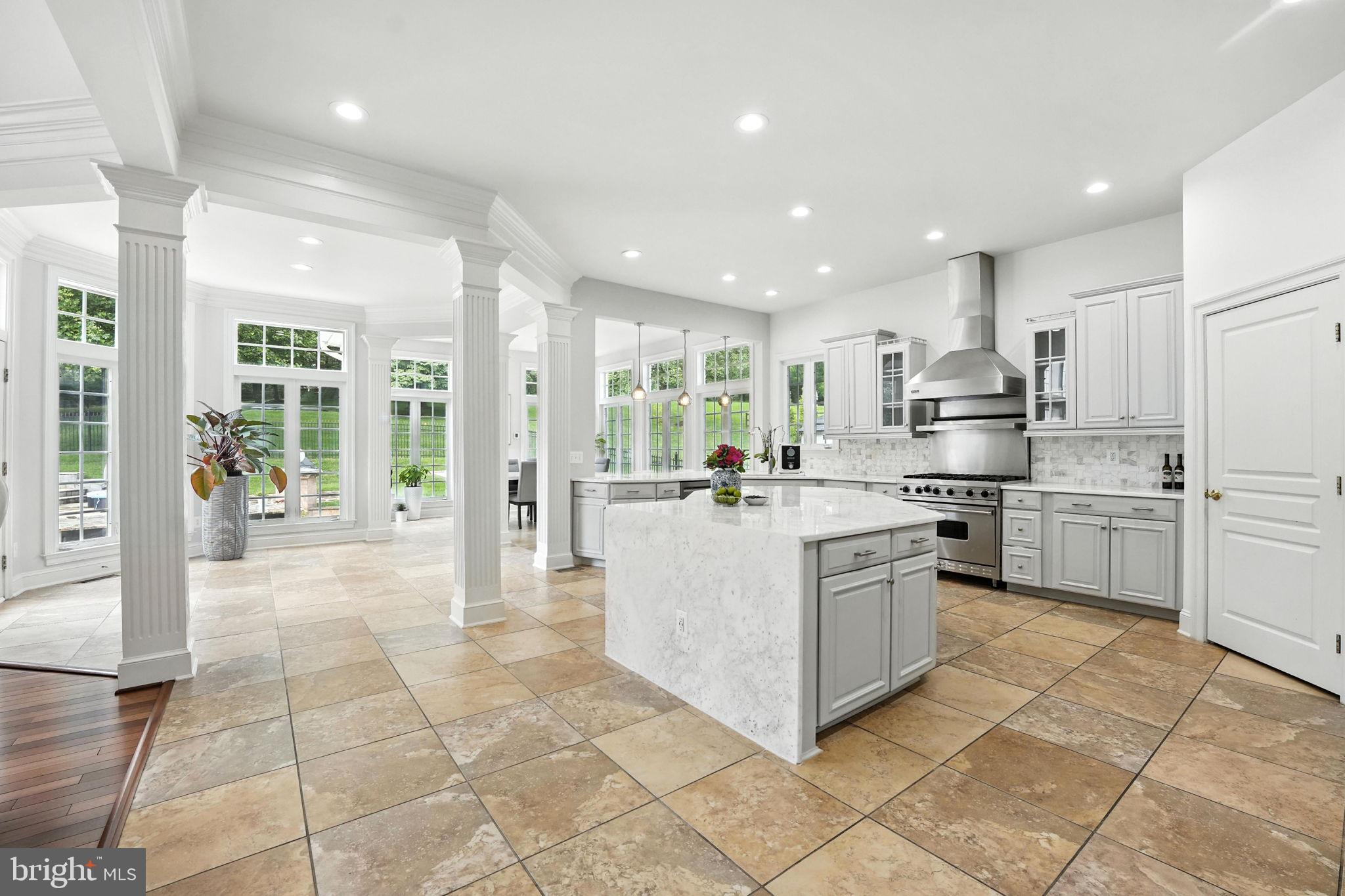2506 COULTER LANE