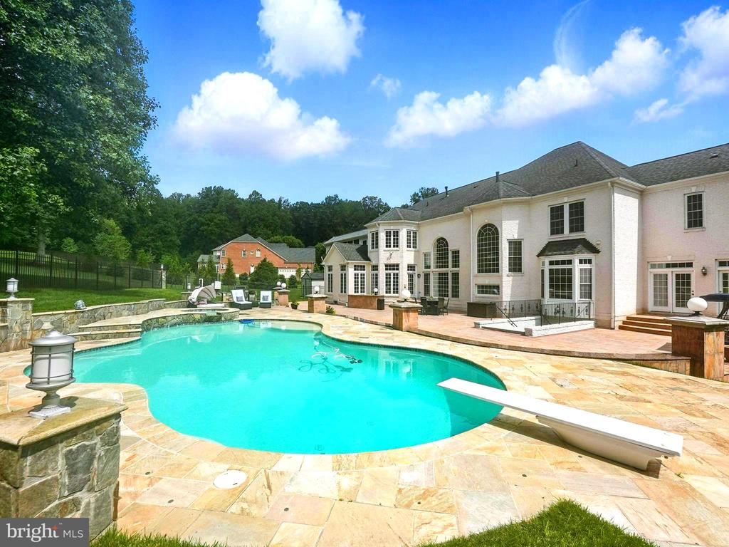2506 COULTER LANE