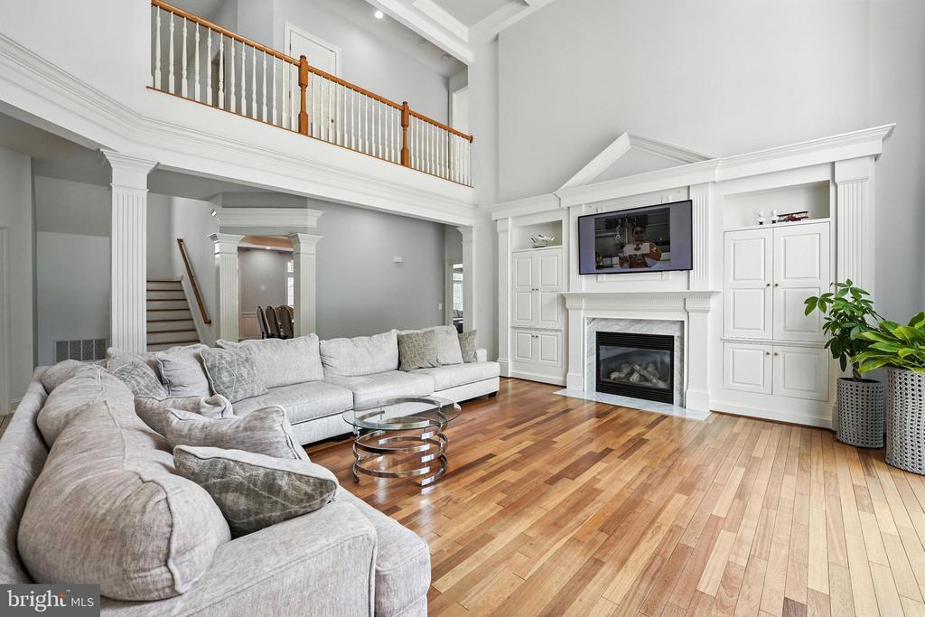 2506 COULTER LANE