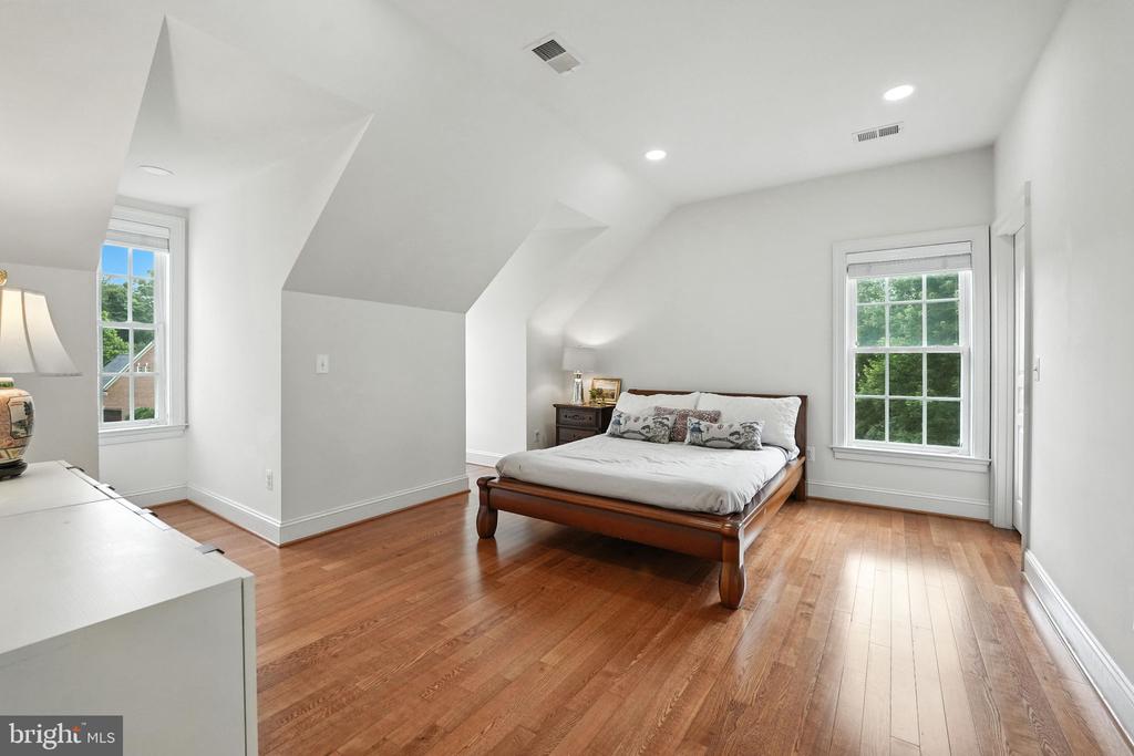 2506 COULTER LANE