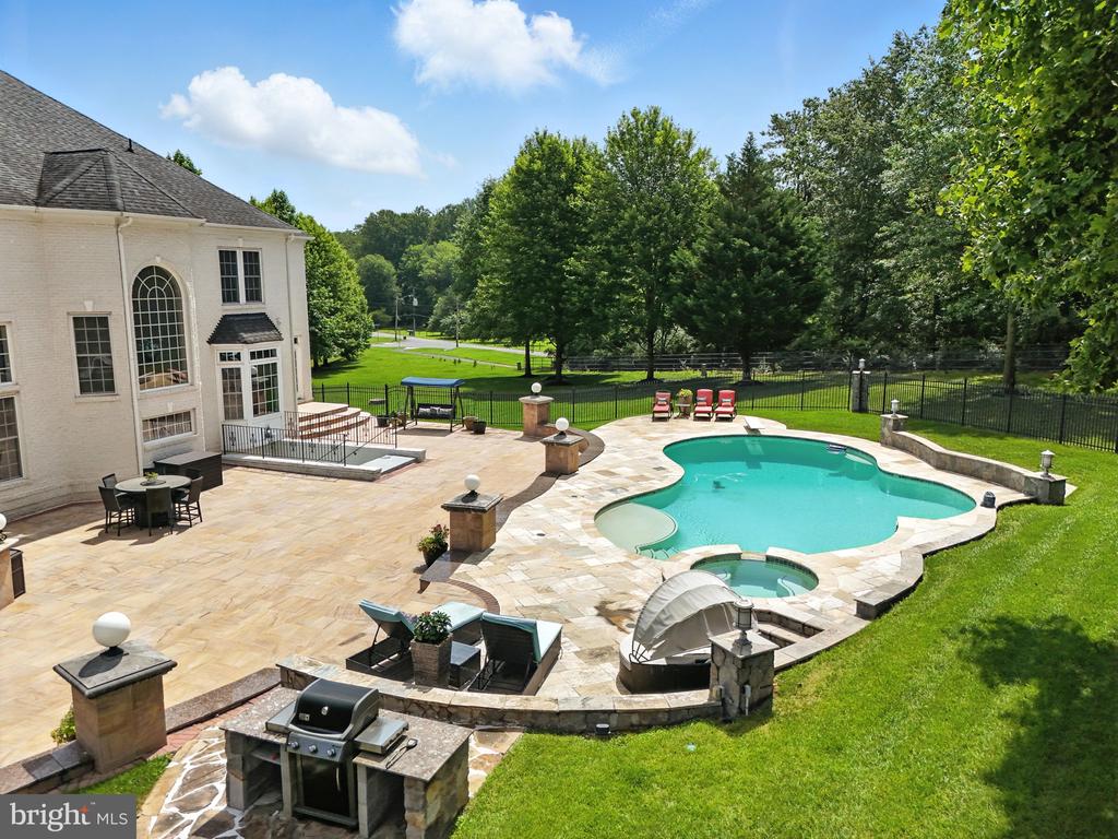 2506 COULTER LANE