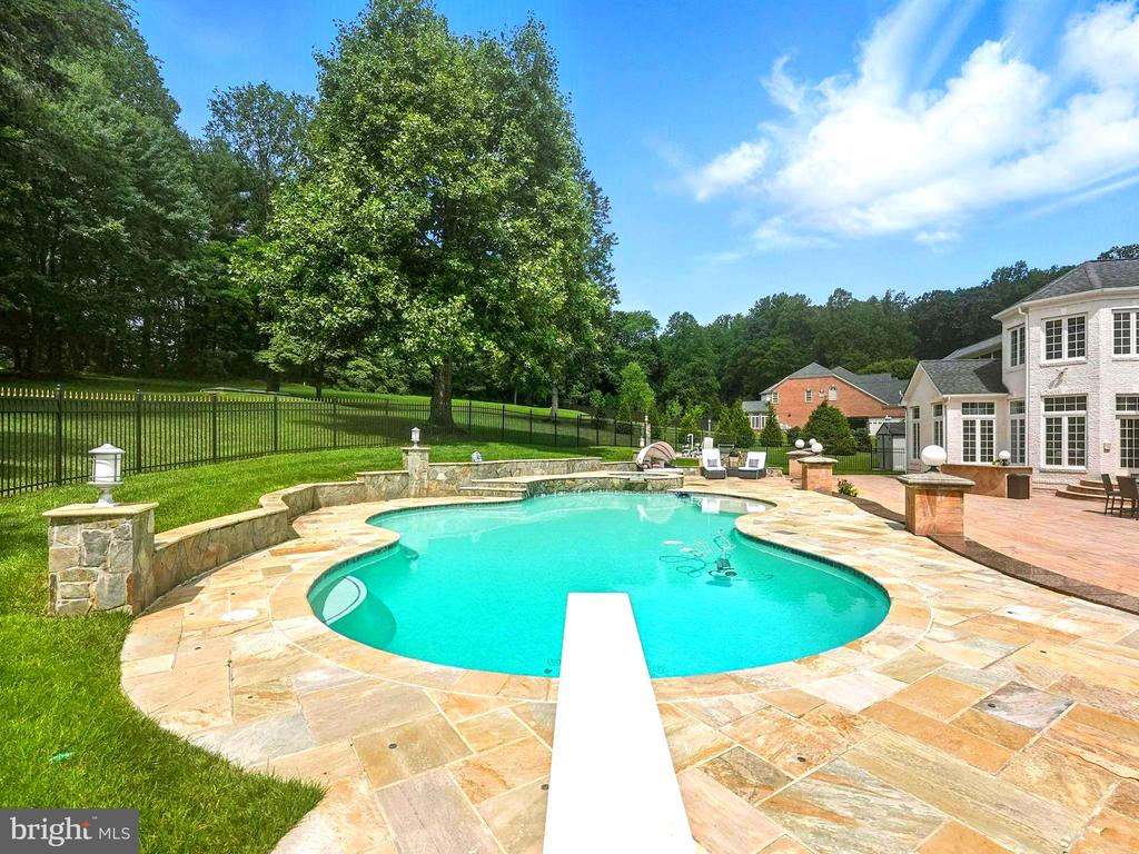 2506 COULTER LANE