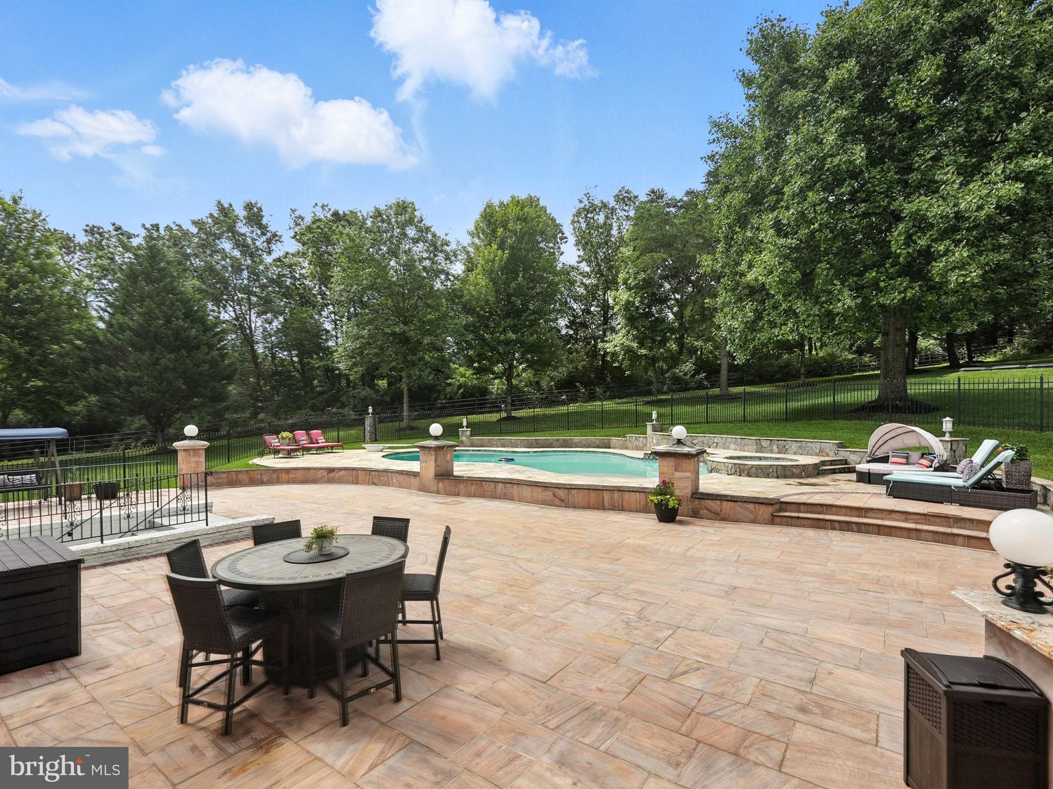 2506 COULTER LANE