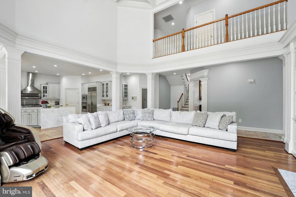 2506 COULTER LANE
