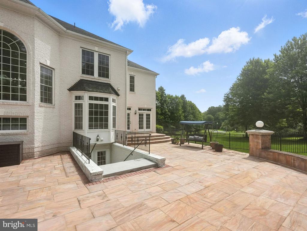 2506 COULTER LANE