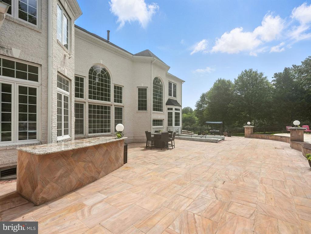 2506 COULTER LANE