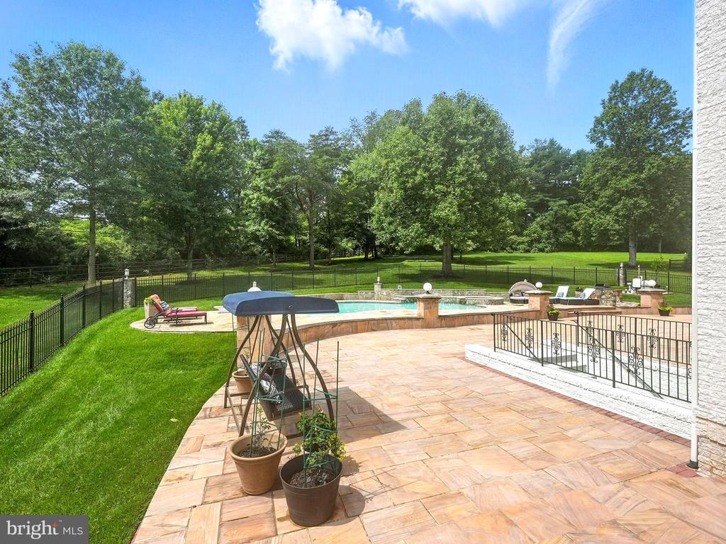 2506 COULTER LANE