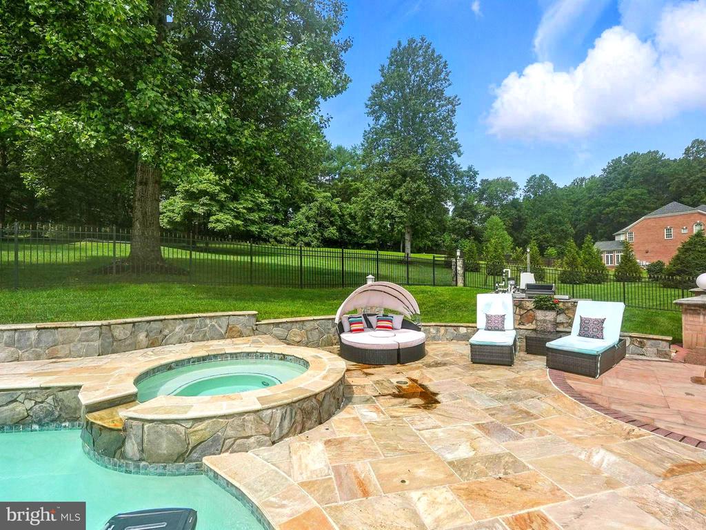 2506 COULTER LANE