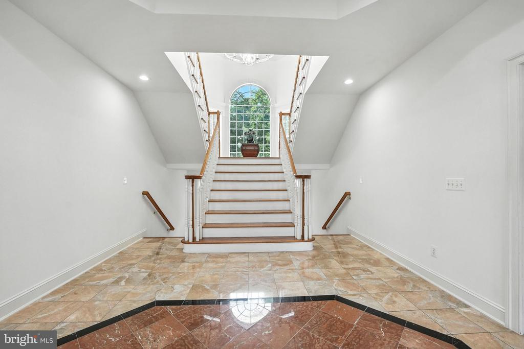 2506 COULTER LANE