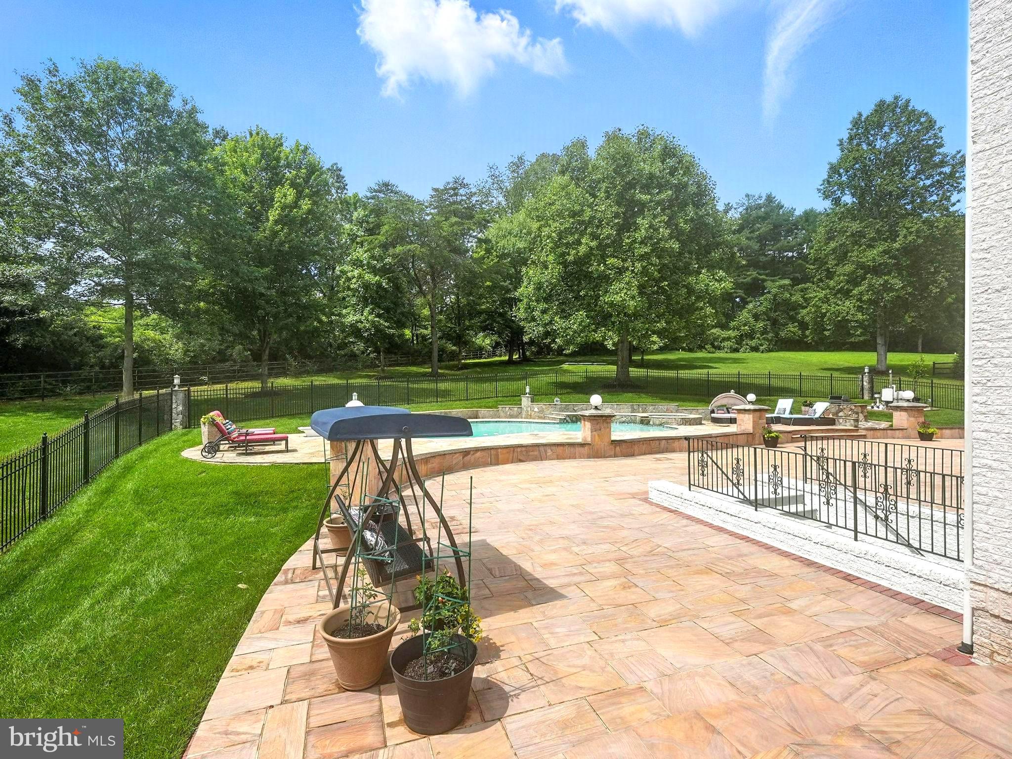 2506 COULTER LANE