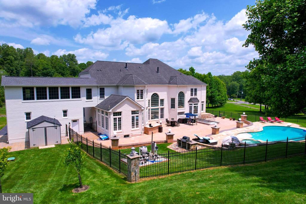 2506 COULTER LANE