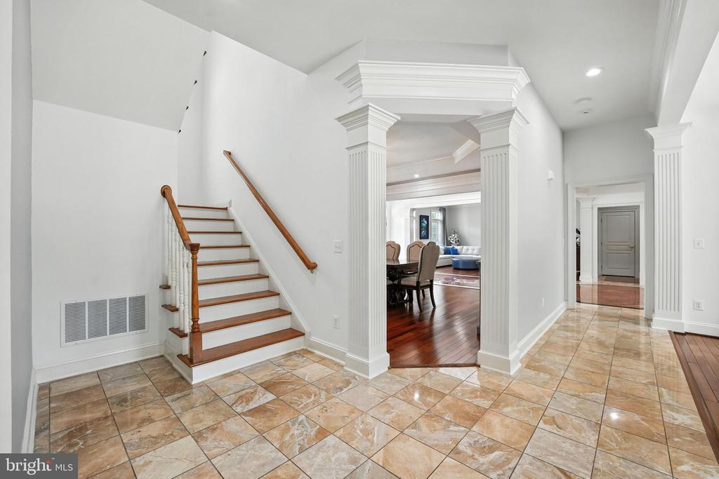 2506 COULTER LANE