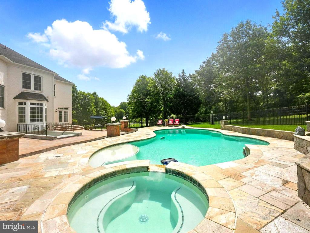 2506 COULTER LANE