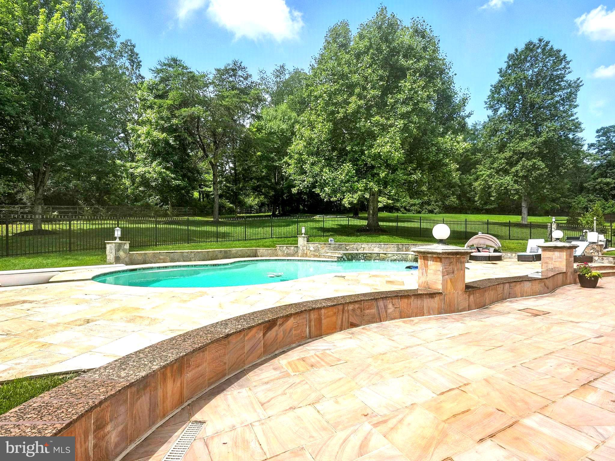 2506 COULTER LANE