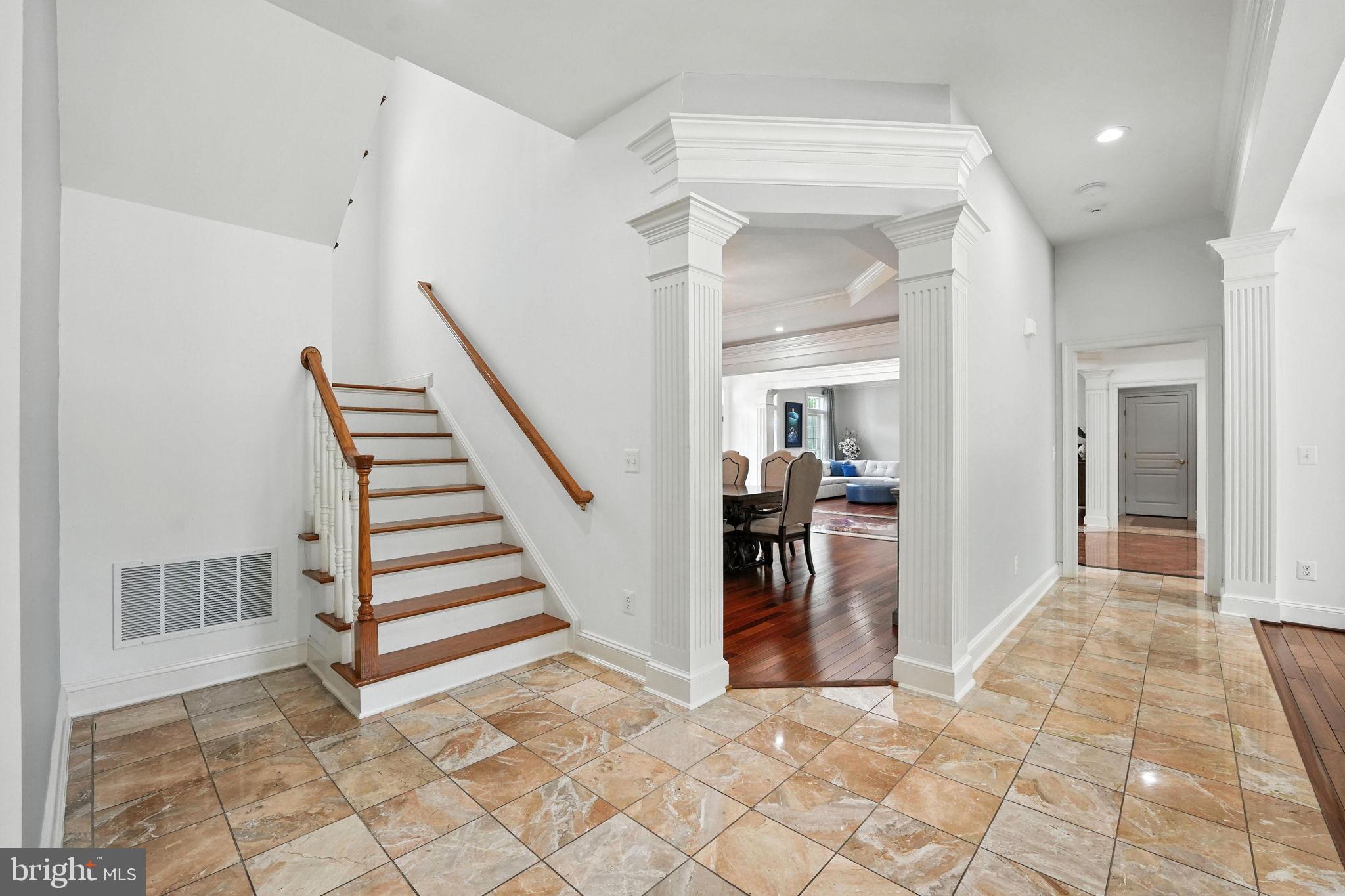 2506 COULTER LANE
