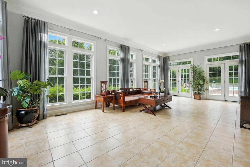 2506 COULTER LANE