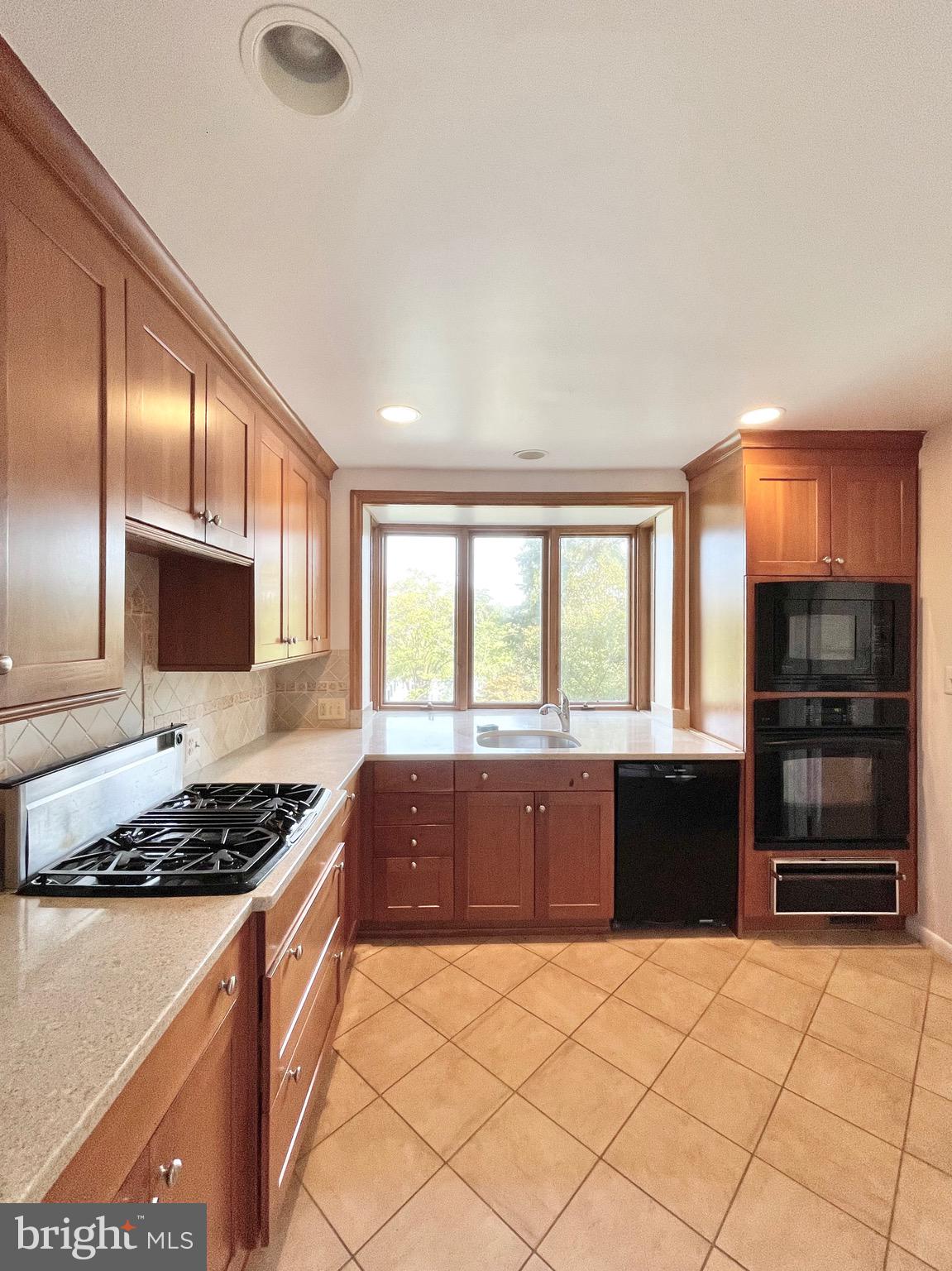 8350 ORANGE COURT